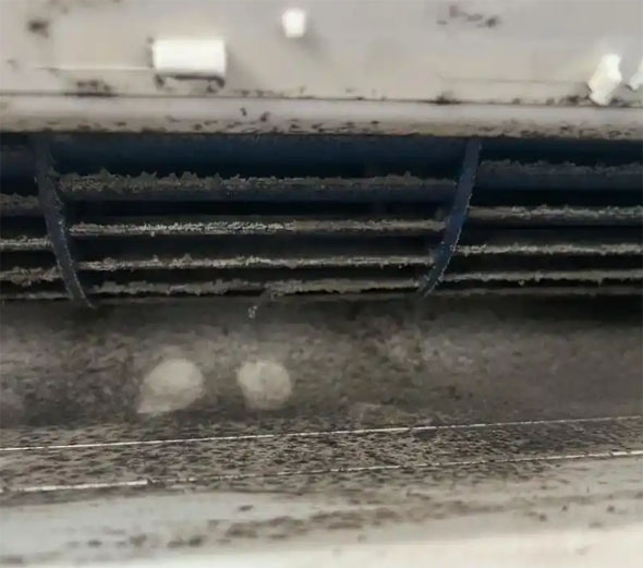 河东空调吹的风有股烧焦味是怎么回事